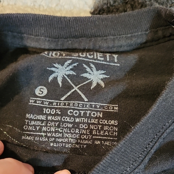 Riot Society Black and Red Koi Long Sleeve Tee - Picture 2 of 3